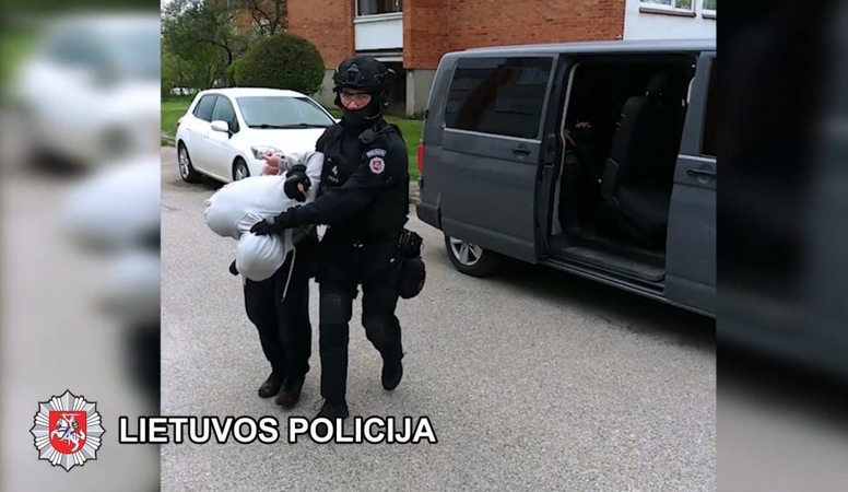 Smūgis narkomafijai: per didžiulę operaciją policija rado net granatsvaidžių