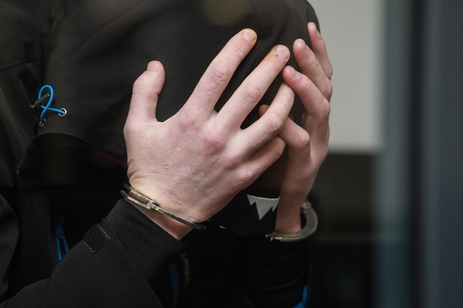 Teismas leido suimti 19-metės nužudymu įtariamą brolį