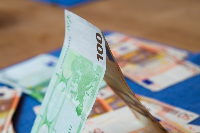 Kitąmet 15 proc. didės minimali alga, bet ne visos prognozės – džiuginančios