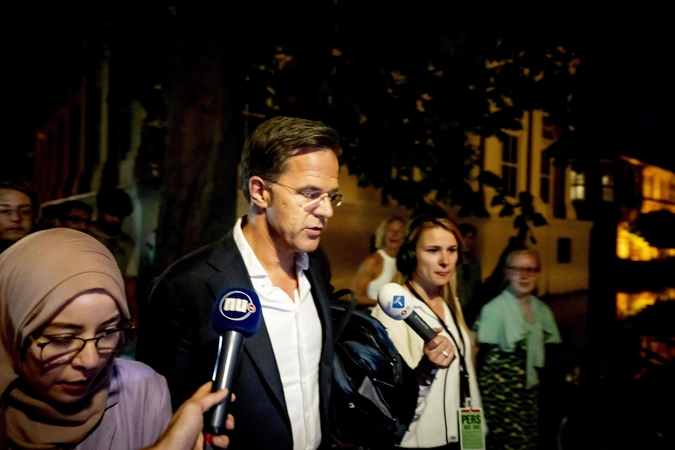 Po įnirtingo ginčo dėl migracijos atsistatydina Nyderlandų premjeras M. Rutte