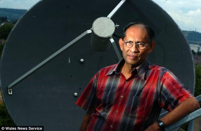 Šri Lankoje gimęs britų matematikas, astronomas ir astrobiologas Čandra Vikramasinghas (Chandra Wickramasinghe)