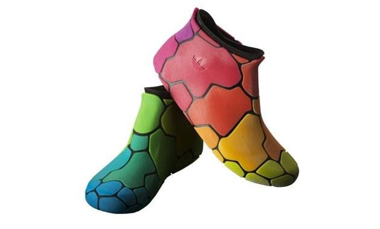 Naujasis „Stratasys“ 3D spausdintuvas spausdins spalvotus ir lanksčius daiktus