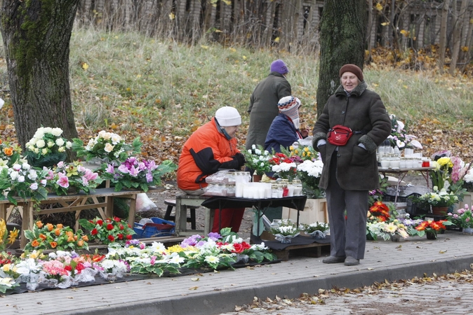 Vėlinių prekyba Klaipėdoje įsibėgėjo