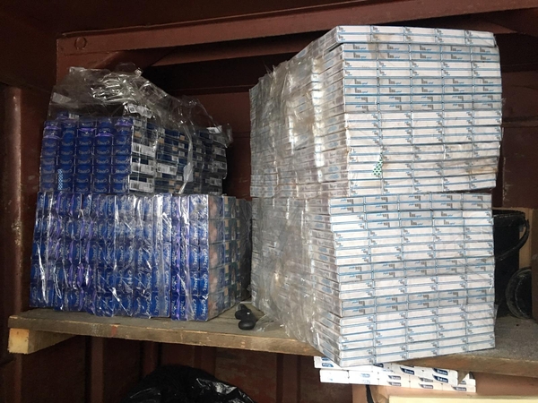 Klaipėdoje sulaikyti du kontrabandines cigaretes sandėliavę vyrai