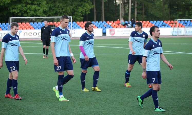 Lyderiai „Pakruojo“ futbolininkai nurūko į priekį