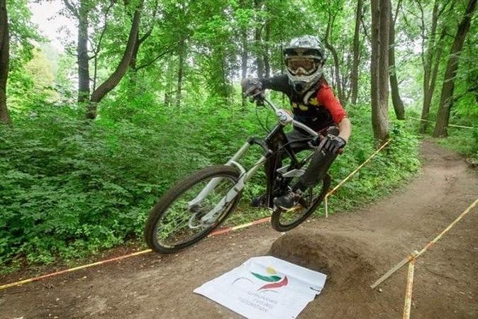 Paaiškėjo Lietuvos kalnų dviračių greitojo leidimosi pirmenybių nugalėtojai