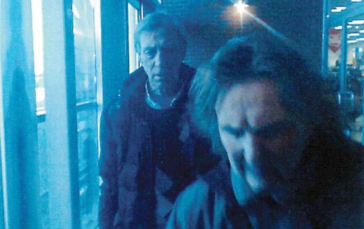 Ieškomi iš bankomato pinigus pasisavinę žmonės