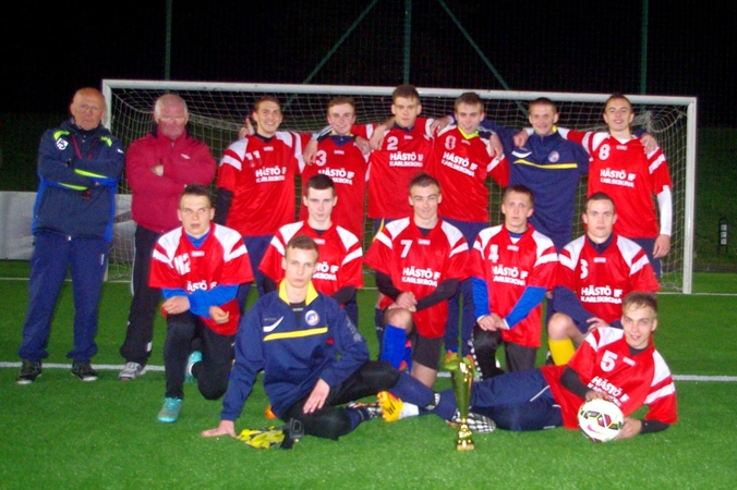 Trečiosios vietos taurė įteikta „Futbolo mokyklos“ auklėtiniams