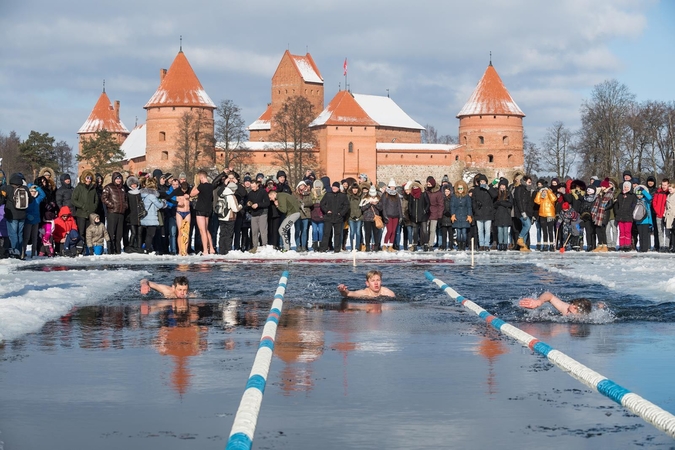 Plaukimas eketėje: Trakuose rungsis daugiau nei du šimtai drąsuolių
