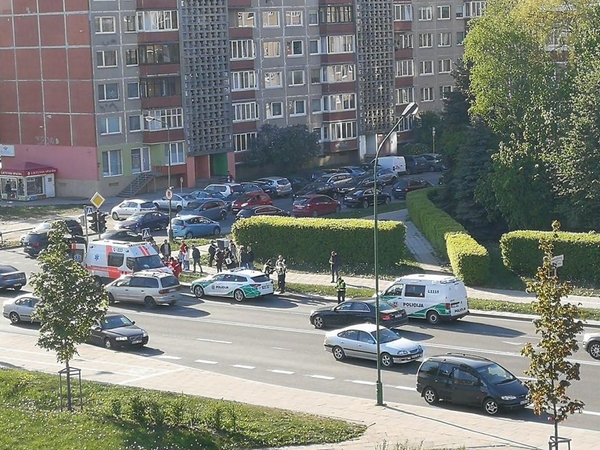 Du automobiliai partrenkė ir sunkiai sužalojo nepilnametį