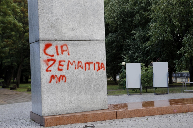 Klaipėdos centre pusamžis vyras aprašinėjo paminklą
