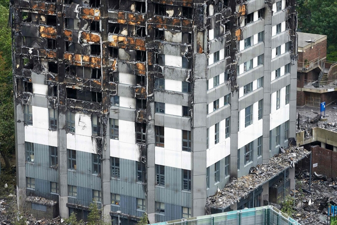 Gaisras Londono daugiabutyje kilo užsiliepsnojus šaldytuvui