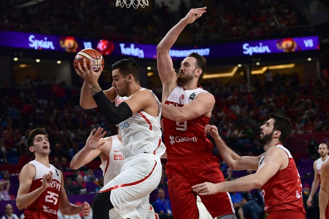 Stambulo pragare ispanai eliminavo Europos čempionato šeimininkus