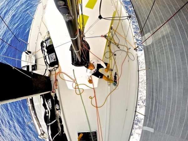 Buriuotojas R. Milevičius su „Team Brunel“ pirmauja