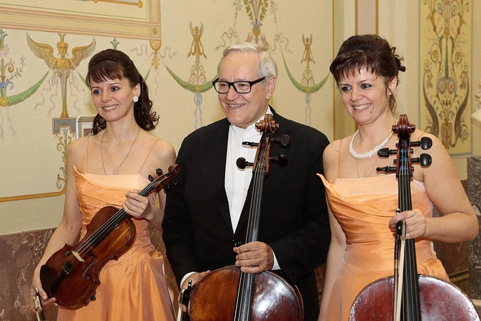 D.Geringas muzikuoja ir trio su dvynėmis seserimis Moroz.
