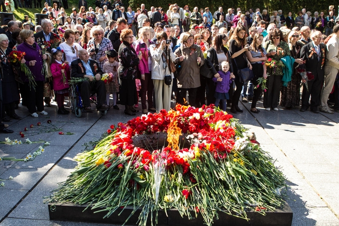 Minėjimas Vilniuje: Georgijaus juostelės ir raudonos gėlės
