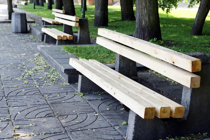 Sutvarkė: neseniai Danės krantinėse pastatyti visiškai nauji suoliukai bei atnaujinti senieji.