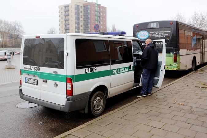Autobusas perėjoje kliudė klaipėdietę