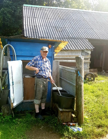 Gerumas: Mečislavas mielai pavaišina vandeniu atvykėlius.