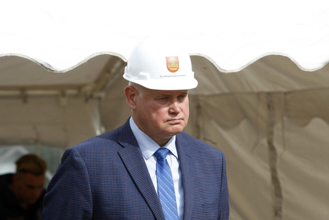 Taupumas: jei meras turi savo asmeninį šalmą, tai gerokai sutaupoma pinigų – nereikia kaskart naujo.