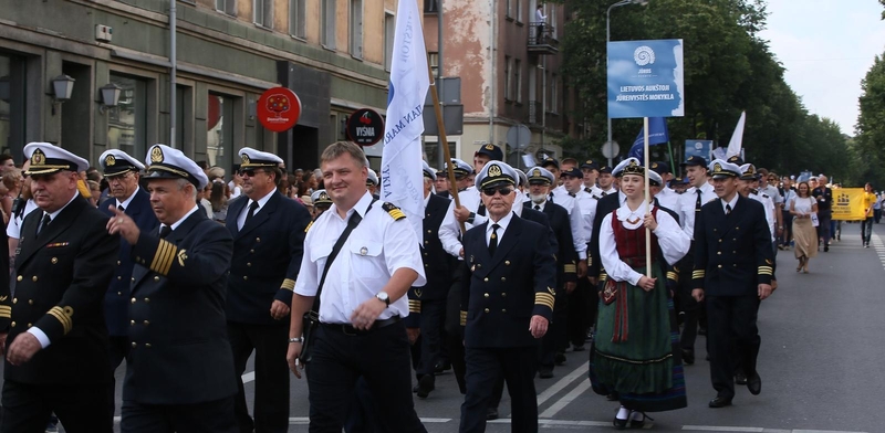 Patrauklu: šiandien Jūros dienos žavios jūrininkų paradais.