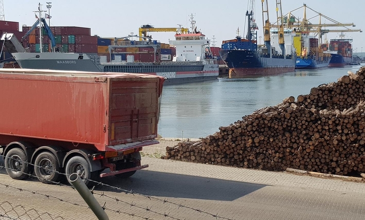 Pavyzdys: viena iš labiausiai užimtų ir savo veiklos intensyvumu stebinanti uoste yra „Klaipėdos konteinerių terminalo“ bendrovė.