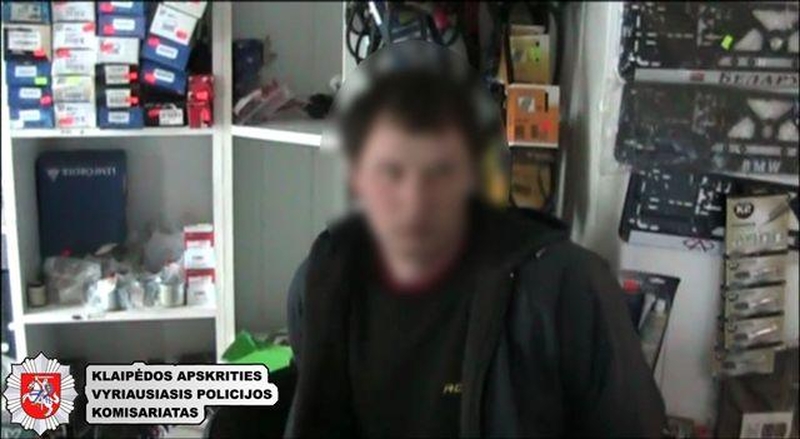 Uostamiestyje bus teisiamas prekeivis žmonėmis 