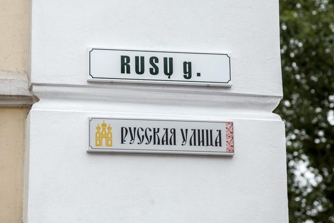 Rusų kalba pakabinta lentelė sostinėje uždažyta per pusdienį