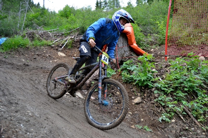 Penkiolikmetis sieks pergalės dviračių „downhill“ varžybose Austrijoje