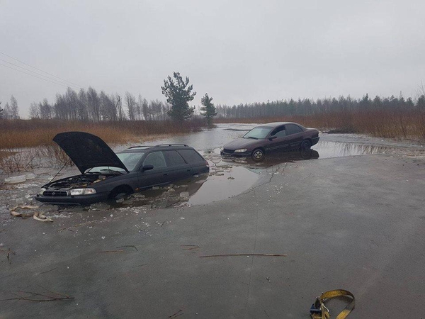 Nelaimėlių ralis ant ledo baigėsi vandenyje