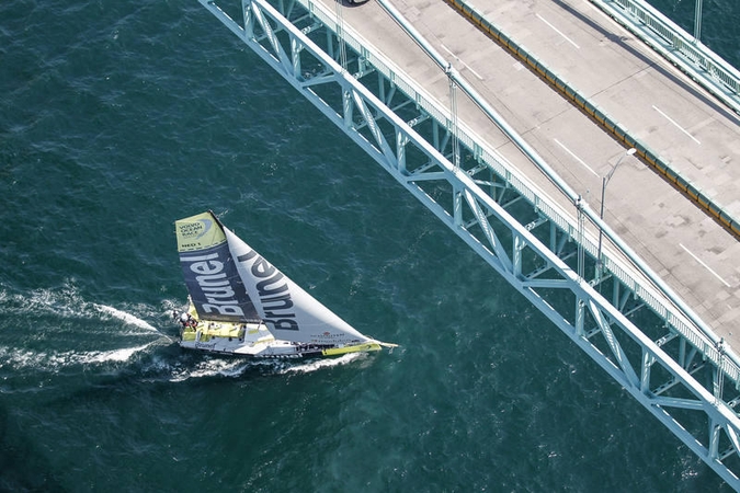 „Volvo Ocean Race“ jachtos pakėlė bures į pavojingąjį Šiaurės Atlantą