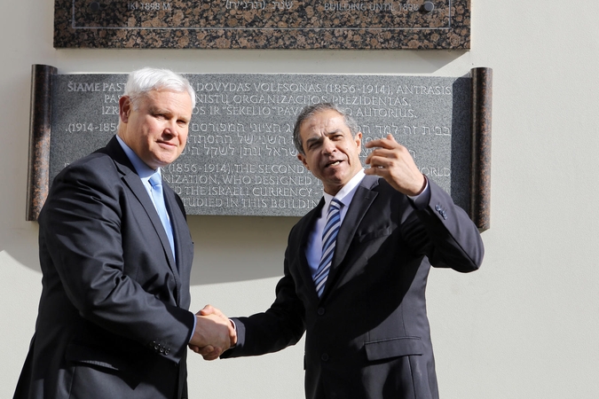 Klaipėdoje atidengta lenta Izraelio vėliavos autoriui