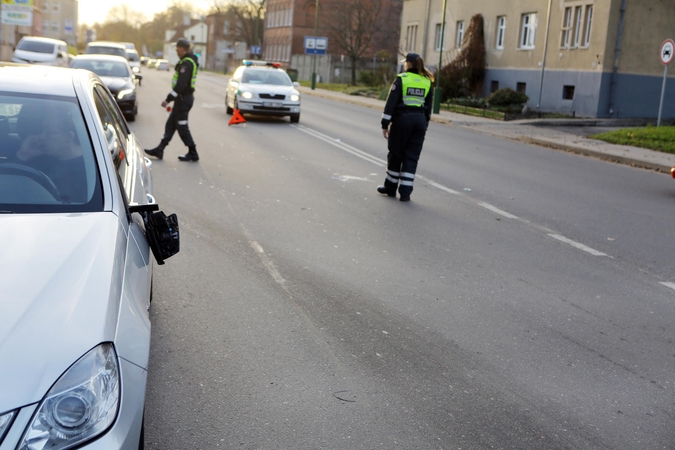 Liepų gatvėje mersedesas partrenkė žmogų