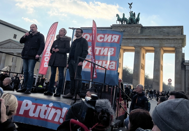 Julija Navalnaja – eitynių prieš karą Ukrainoje priešakyje Berlyne