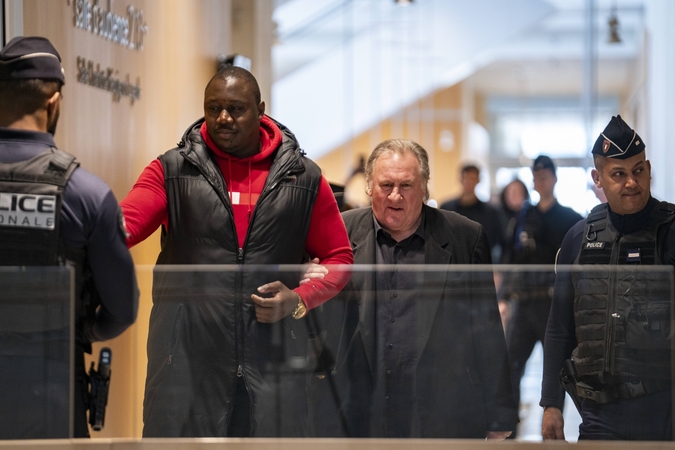 Prokurorai prašo Gerard'ui Depardieu skirti lygtinę 18 mėnesių laisvės atėmimo bausmę