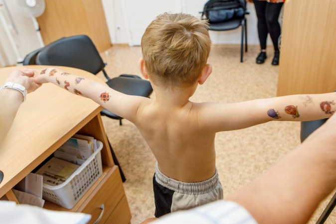 Poliklinikose – norinčiųjų patikrinti vaikų sveikatą antplūdis: kas laukia tų, kurie patikrą atidės?