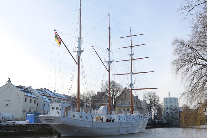 Vėjas apvertė ant "Meridiano" plazdenančią vėliavą