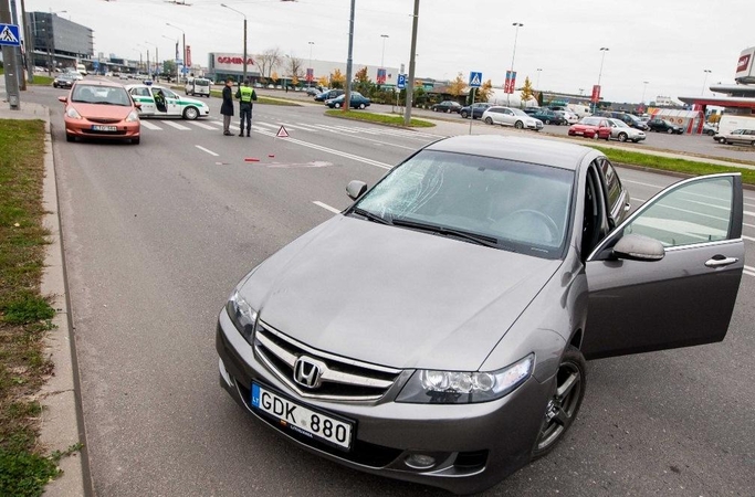 Šįryt perėjoje Vilniuje sužalota mergina mirė ligoninėje