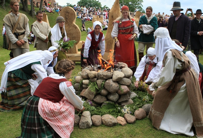 Šiauliuose prasidėjo tarptautinis folkloro festivalis „Saulės žiedas“