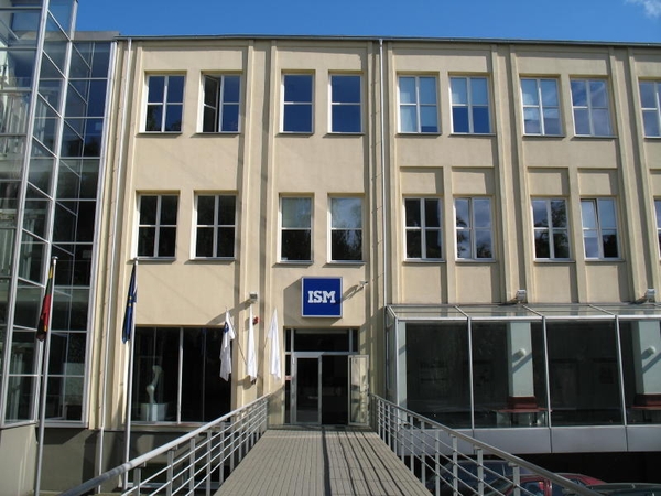 ISM pradeda išankstinį priėmimą į bakalauro studijas