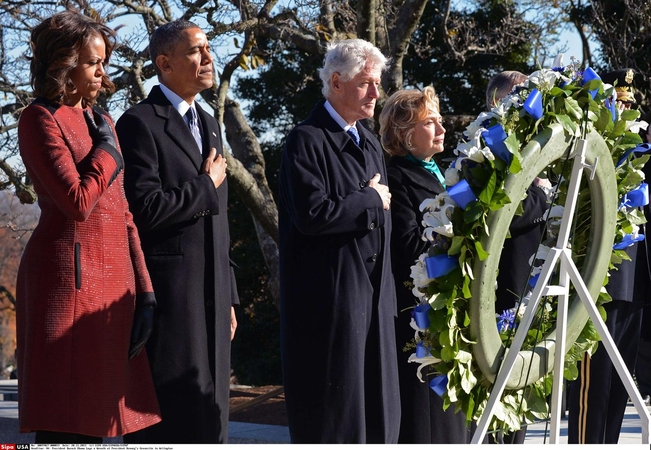 B. Obama ir B. Clintonas pagerbė Mandelą (papildyta)