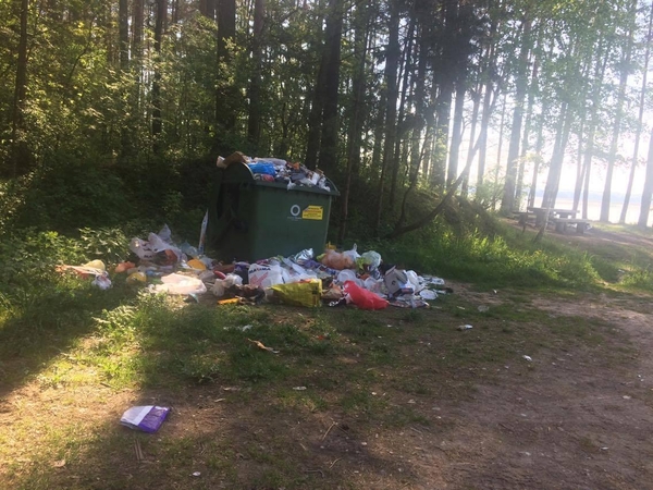 Kaunietis pasibaisėjo šiukšlių kalnu prie Kauno marių