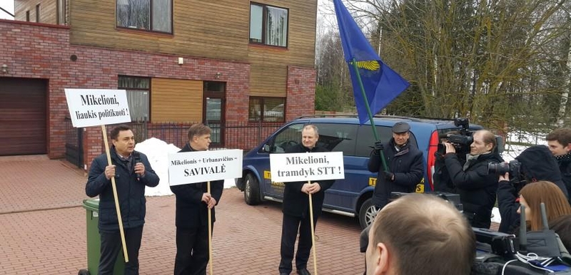 Buvę Seimo nariai išteisinti dėl piketo prie prokuroro namų