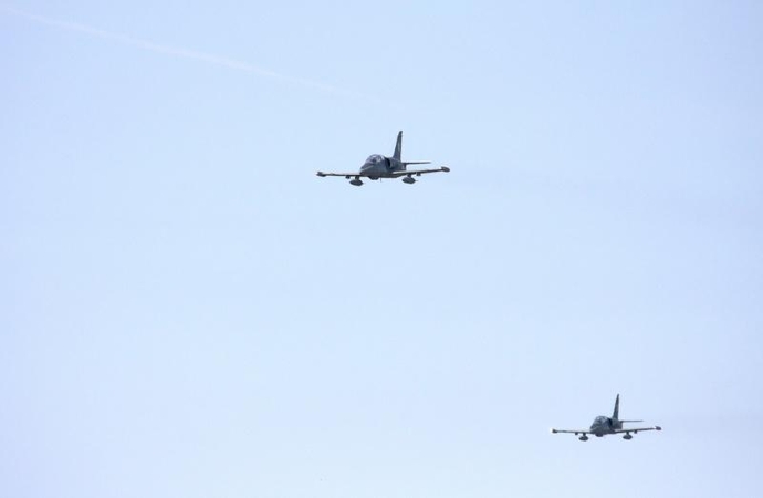 Virš Vilniaus ir Kauno treniruojasi NATO naikintuvai