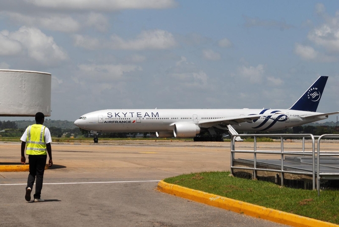 „Air France“ lėktuve rastas įtartinas užtaisas