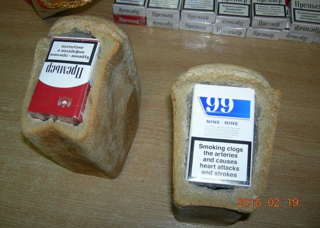 Cigaretes muitininkai traukė iš duonos 