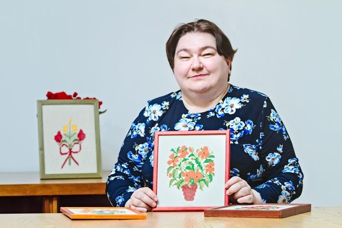 Ar jau matėte kryželiu siuvinėtų paveikslų parodą?