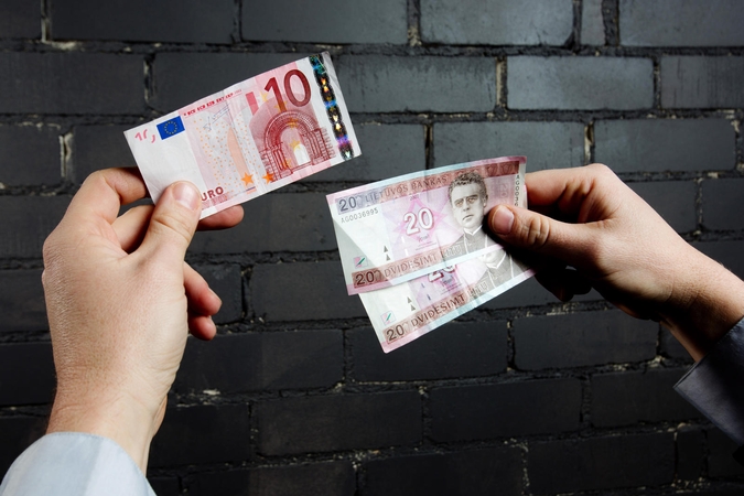 Dėl euro – nedarbo dienos ir net savaitės