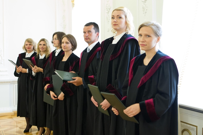 Prisiekusiems teisėjams prezidentė palinkėjo tvirtybės