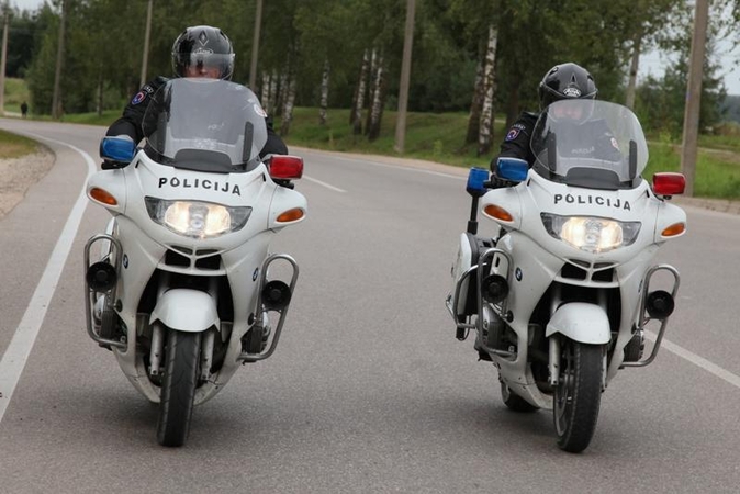 Policija pradėjo patruliuoti tarnybiniais motociklais